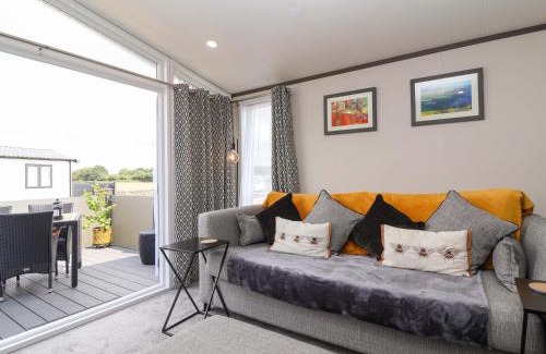 Chipping Norton House | Hazelnut Lodge