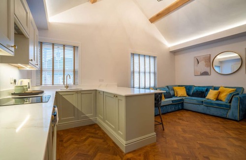 Crawley Apartment | Hazelwick Apartment Is a wonderfuk 2 bedroom Apartment in Crawley with street parking