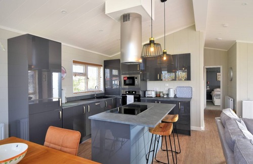 Combpyne Cottage | HAZELWOOD 4 @ PINEWOOD RETREAT, family friendly in Lyme Regis