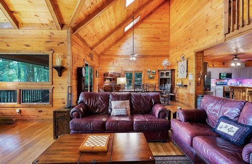 Cherry Log House | Hazy Hideaway - Cherry Log, GA