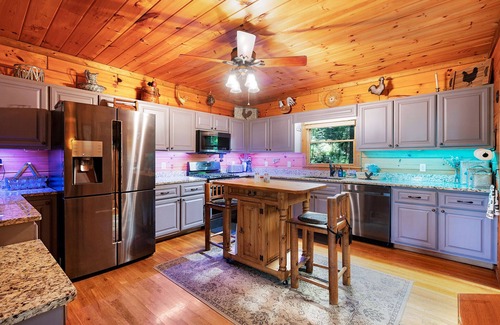 Cherry Log House | Hazy Hideaway - Cherry Log, GA