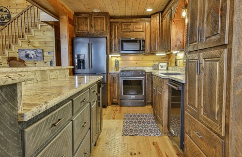 Blue Ridge Cabin | Hazy Horizons - Mtn Views, Hot Tub, Dog Friendly