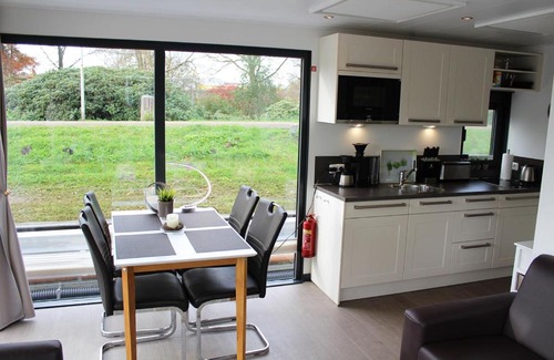 Bad Bederkesa Boat Rental | HB 3 - Hausboot Bad Bederkesa