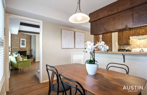 Barton Hills Apartment | HC #212 xxxxxxxxxxxx