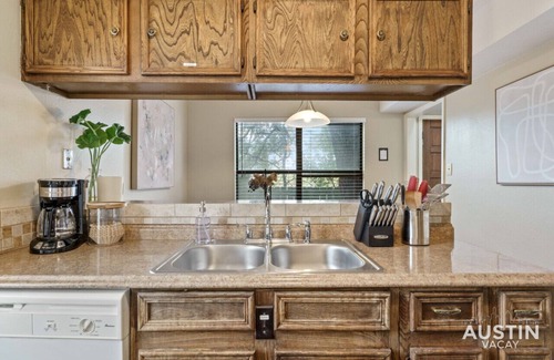 Barton Hills Apartment | HC #212 xxxxxxxxxxxx
