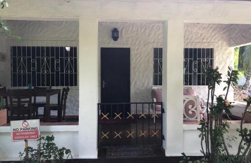 Mahe Island Apartment | HCS Bungalows Turtle Bay Rustic Bungalow