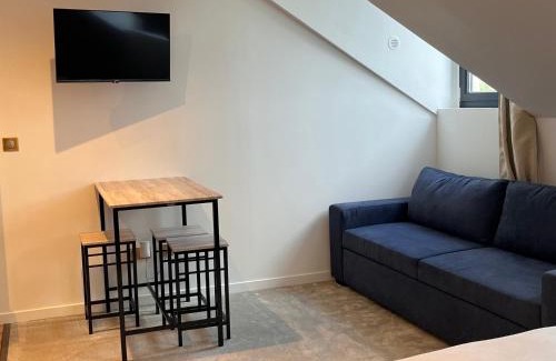 Parmain Apartment | HDG Hôtel Gare de L'Isle Adam Appart's Hotel