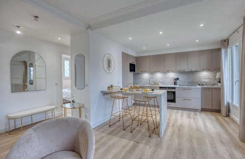Ile Verte Apartment | #HE | The Golden Escape 🪙 | Ile Verte, luminous, renovated