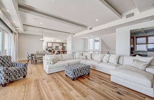 Crescent Beach House | Headline