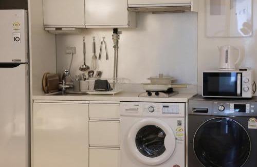Jongno Apartment | Healing stay just 3 minutes on foot from Gwanghwamun, within walking distance to Myeongdong, Gyeongbokgung, and Insadong