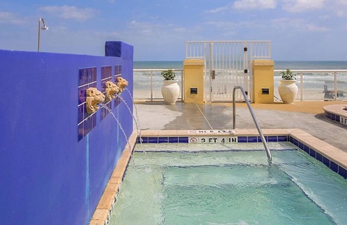 Ormond Shores Condo | Hear the Atlantic waves in this Studio resort apt in Ormond Beach with vacation amenities