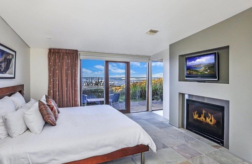 Port Fairy House | Hearns Beachside Villa 4