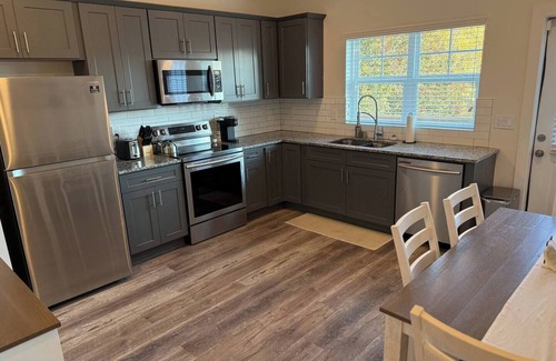 Atlanta House | Heart of ATL: 3 Bedrooms, 3.5 Bathrooms, Basement in Gated Community with Garage