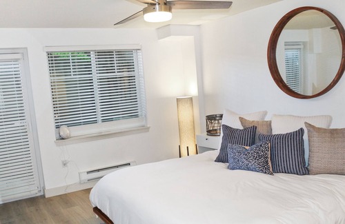 Old Ballard House | Heart of Ballard 2-bed condo, the feel of New York Brownstone w/ a Seattle twist