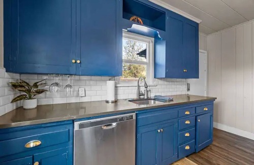 Bend House | Heart of Bend-Walkable, Ping Pong, Billards