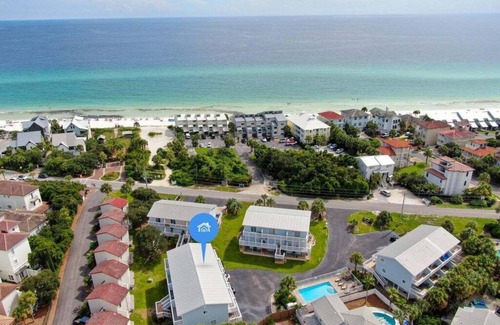 Santa Rosa Beach House | Heart of Blue Mtn., Chic Townhome In BMB, 3min Walk to Beach & Pool!