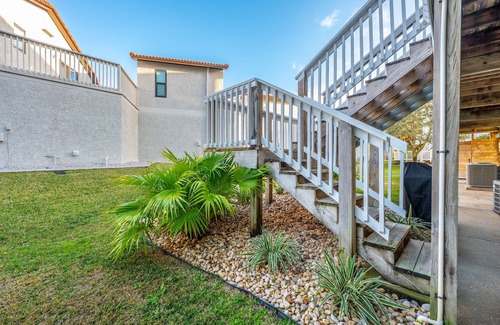 Santa Rosa Beach House | Heart of Blue Mtn., Chic Townhome In BMB, 3min Walk to Beach & Pool!