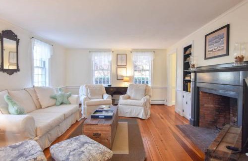 Brewster House | Heart of Brewster 5 Miles to Beach