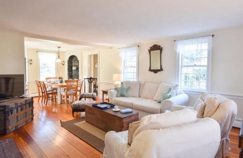 Brewster House | Heart of Brewster 5 Miles to Beach