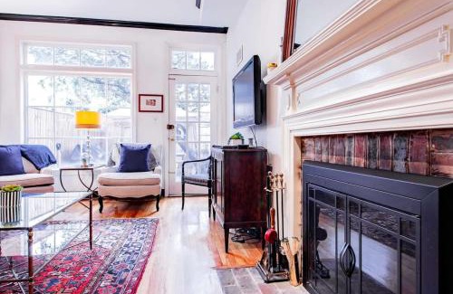 Capitol Hill Apartment | Heart of Capitol Hill Row House Luxury & Location