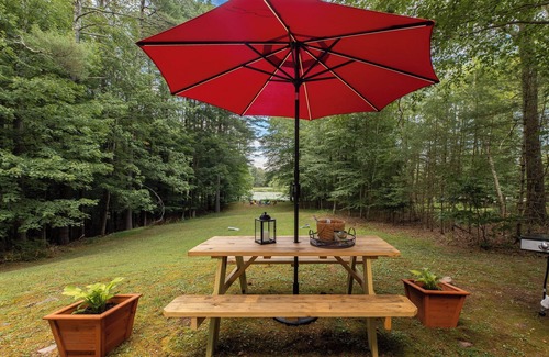 Catskill House | Heart of Catskills:Pond Views,Backyard Dining+BBQ.