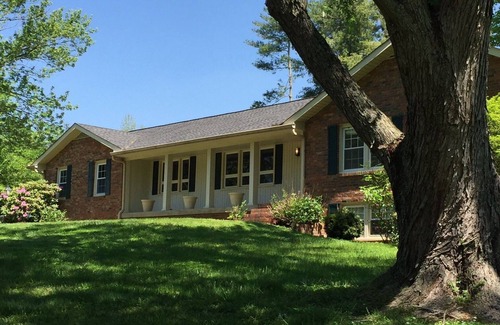 Clarksville Apartment | Heart of Clarksville apt w/private entrance