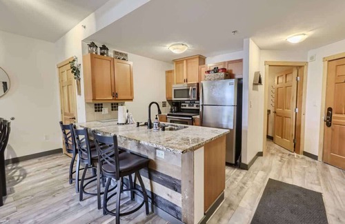 Copper Mountain Village Condo | Heart of Copper-Slope Views,Steps 2 Lift,Hot tub