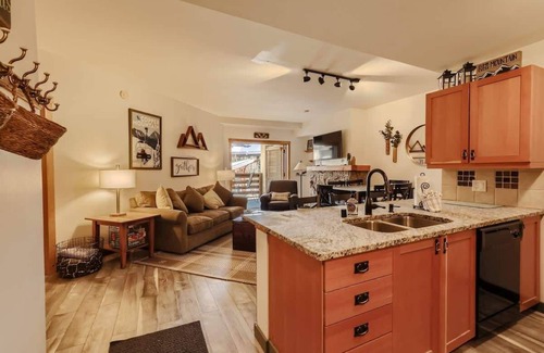 Copper Mountain Village Condo | Heart of Copper-Slope Views,Steps 2 Lift,Hot tub