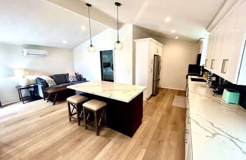 Corona del Mar House | Heart of Corona Del Mar! Chic Bungalow! 10 minute walk to the beach/Steps to downtown!