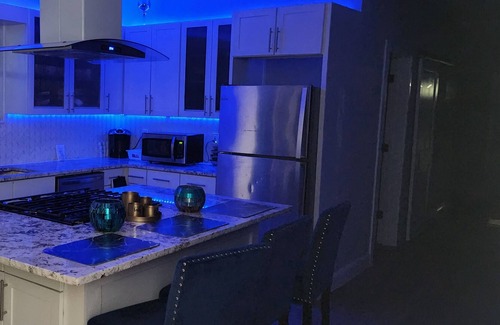 Oak Cliff House | Heart of Dallas cute home. Close to Bishop Arts, Downtown, Deep Elum, Zoo