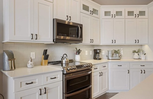 Blue Ridge Condo | Heart of Downtown-Condo with Balcony- Amazing Views- Walk to Everything!