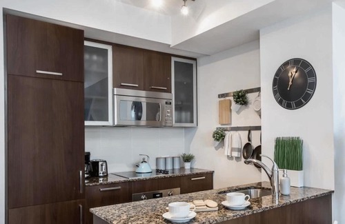 Downtown Toronto Apartment | Heart Of Downtown Condo Close To CN Tower