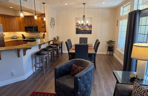 Leavenworth Condo | Heart Of Downtown Leavenworth - Newly Renovated - Steps Away From Everything!