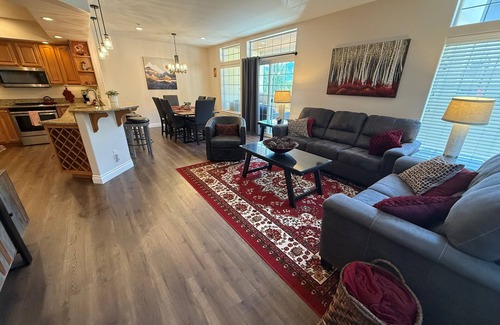 Leavenworth Condo | Heart Of Downtown Leavenworth - Newly Renovated - Steps Away From Everything!