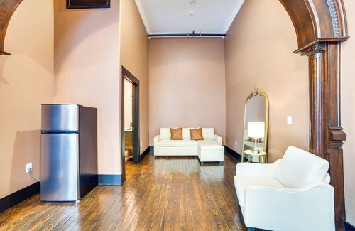 Marshall Apartment | Heart of Downtown Marshall: Boutique Studio Stay!