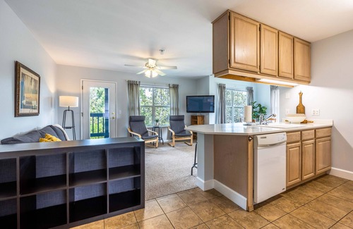 Hood River Condo | Heart of Downtown! Walkable, Excellent Location, River View!