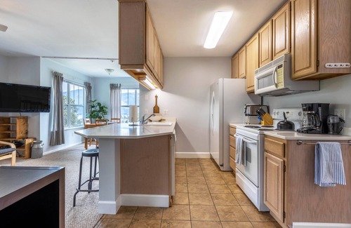Hood River Condo | Heart of Downtown! Walkable, Excellent Location, River View!