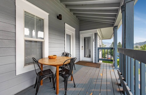 Hood River Condo | Heart of Downtown! Walkable, Excellent Location, River View!