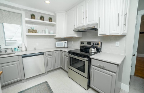 Plymouth Cultural District House | HEART of downtown! Walk to beach, shops, restaurants & steps to the harbor!