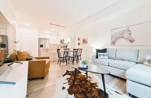 Mission District Condo | Heart of DT| Western Themed Lux Condo | UG Parking