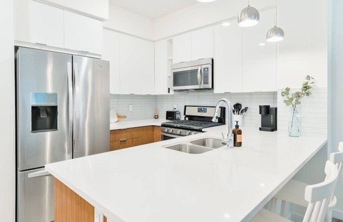 Mission District Condo | Heart of DT| Western Themed Lux Condo | UG Parking