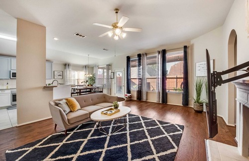 South Arlington House | Heart of Grand Prairie, 4BD with Pool & Game Room