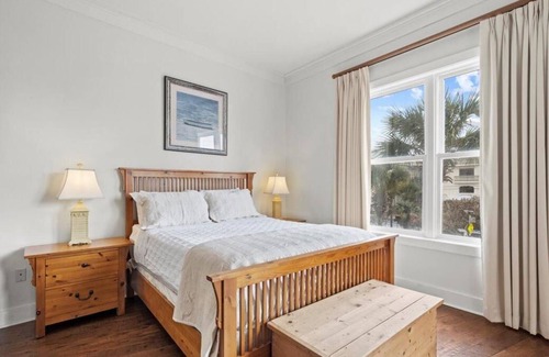 Gulf Place Condo | Heart of Gulf Place, Steps to Emerald Water