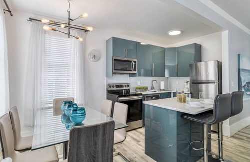 Downtown Historic District Apartment | Heart of Historic Downtown, Renovated, Park and Walk to Attractions, Balcony, $300 in Free Tickets!