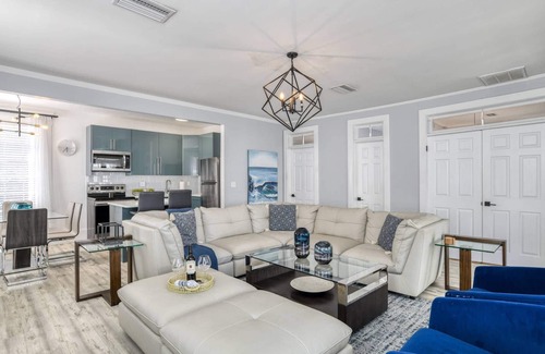 Downtown Historic District Apartment | Heart of Historic Downtown, Renovated, Park and Walk to Attractions, Balcony, $300 in Free Tickets!