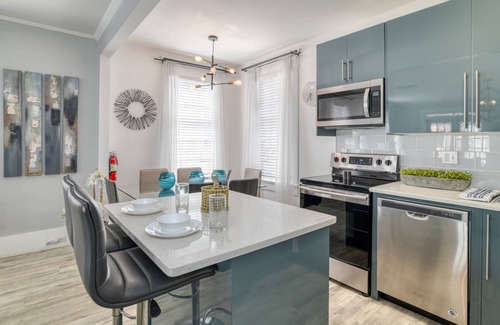 Downtown Historic District Apartment | Heart of Historic Downtown, Renovated, Park and Walk to Attractions, Balcony, $300 in Free Tickets!