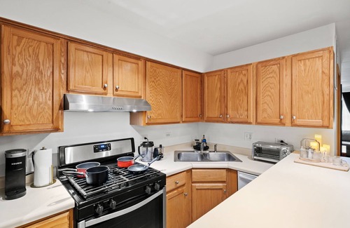 Chicago House | Heart Of Humboldt Park- Near IMD/Logan Square/Bucktown/Downtown Chicago