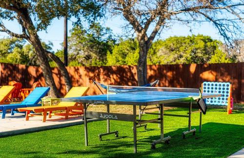 Lodge Acres House | Heart of Lake Travis-Hot Tub&Pool-Black Light Room