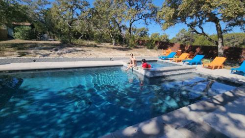 Lodge Acres House | Heart of Lake Travis-Hot Tub&Pool-Black Light Room