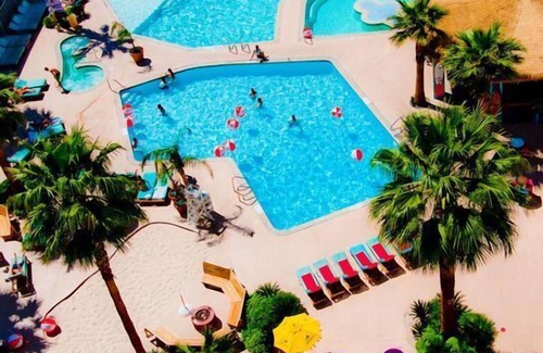 Las Vegas Hotel | Heart of Las Vegas! Onsite Restaurant and Bar, Short Drive to The Strip!